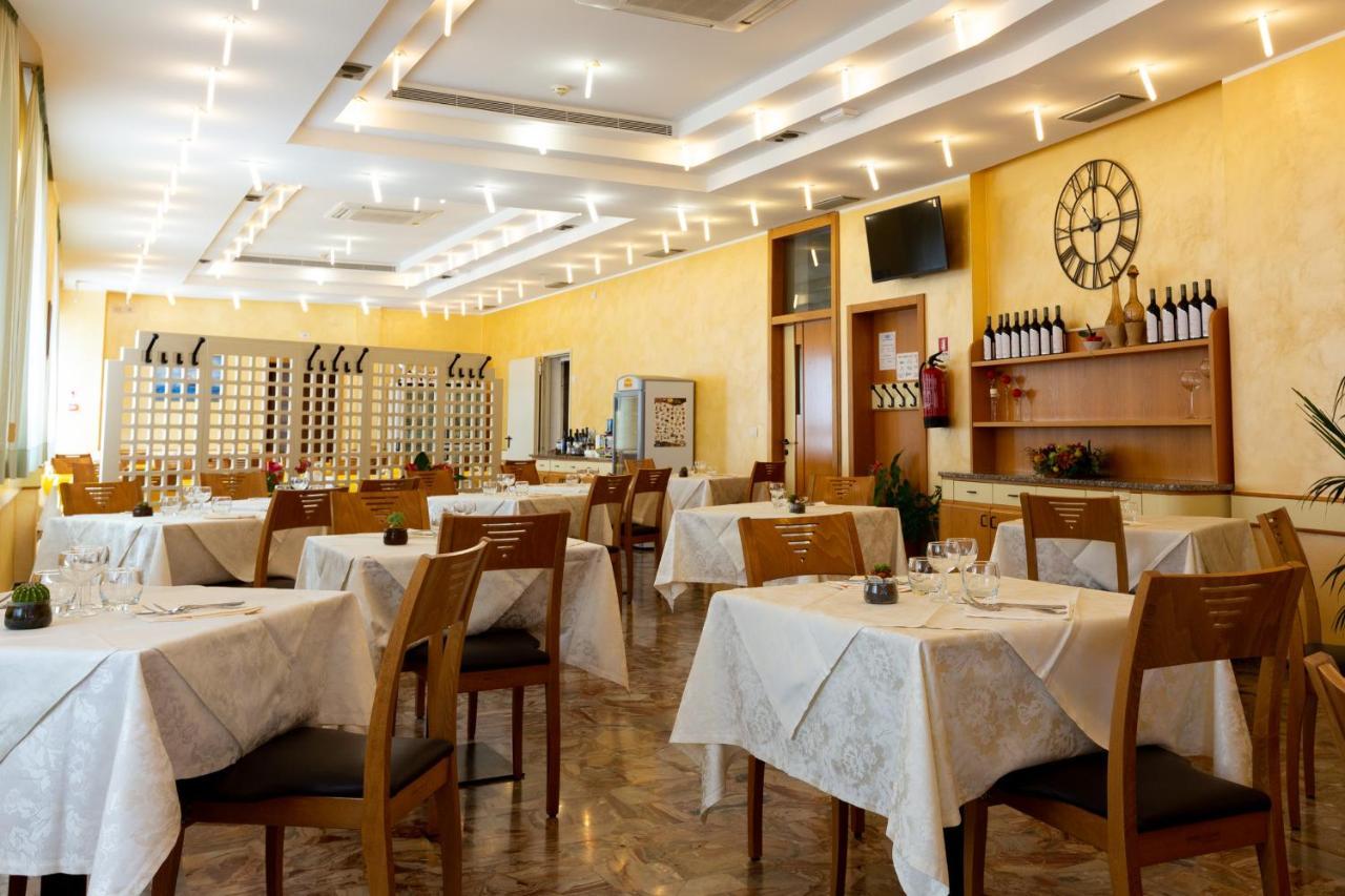 Hotel Belvedere Porto SantʼElpidio Εξωτερικό φωτογραφία